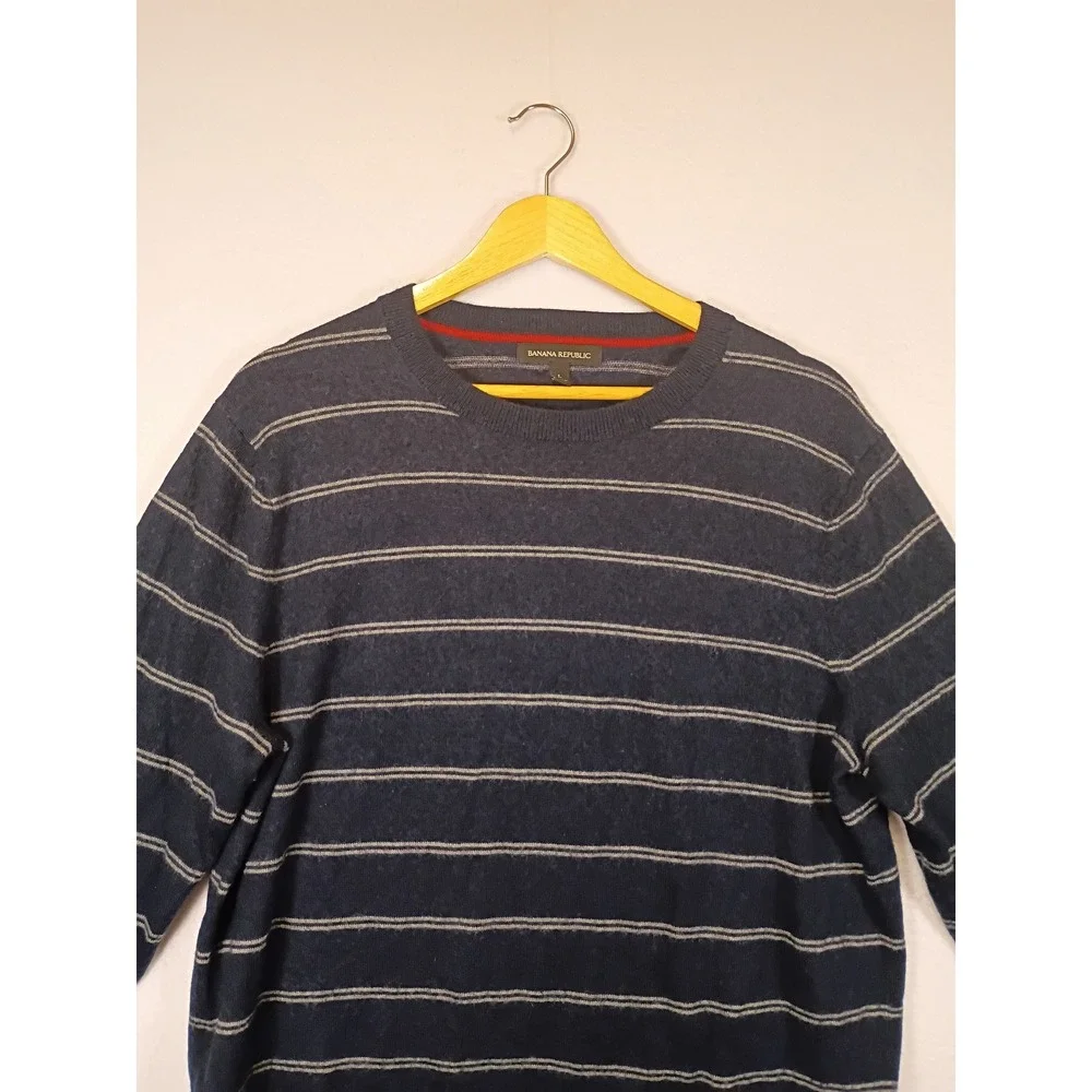 Classic Preppy Banana Republic Mens Large Navy Blue Striped Merino Wool Sweater